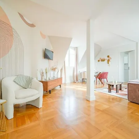 Haussmannien 16eme Apartment