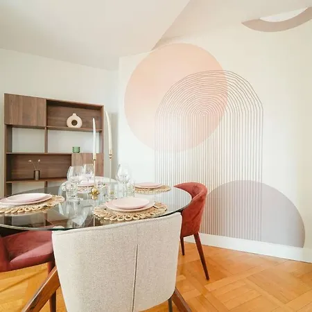 Haussmannien 16eme Apartment